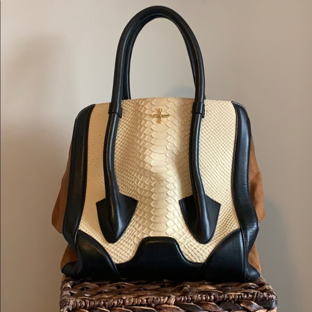 Pour la Victoire purse bag